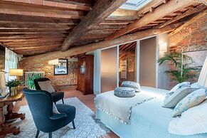 Villa Hugo in Lucca With 5 Bedrooms and 6 Bathrooms