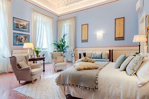 Villa Hugo in Lucca With 5 Bedrooms and 6 Bathrooms