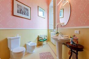 Villa Hugo in Lucca With 5 Bedrooms and 6 Bathrooms