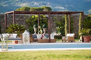 Villa Hugo in Lucca With 5 Bedrooms and 6 Bathrooms