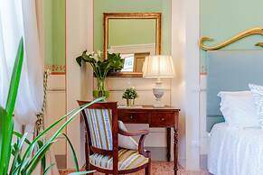 Villa Hugo in Lucca With 5 Bedrooms and 6 Bathrooms