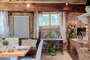 Villa Hugo in Lucca With 5 Bedrooms and 6 Bathrooms