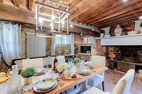 Villa Hugo in Lucca With 5 Bedrooms and 6 Bathrooms