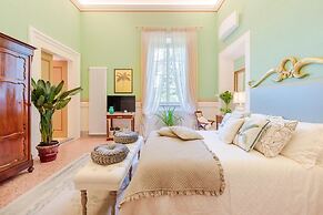 Villa Hugo in Lucca With 5 Bedrooms and 6 Bathrooms