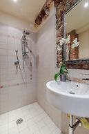 Villa Hugo in Lucca With 5 Bedrooms and 6 Bathrooms