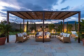 Villa Hugo in Lucca With 5 Bedrooms and 6 Bathrooms