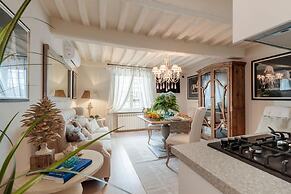 Casa Blanc in Lucca With 1 Bedrooms and 1 Bathrooms