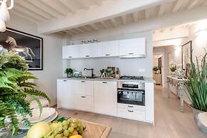 Casa Blanc in Lucca With 1 Bedrooms and 1 Bathrooms