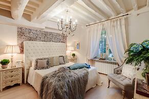 Casa Blanc in Lucca With 1 Bedrooms and 1 Bathrooms