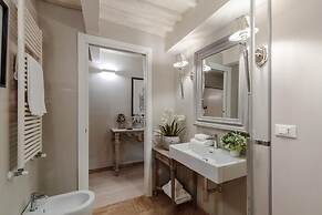 Casa Blanc in Lucca With 1 Bedrooms and 1 Bathrooms