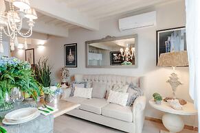 Casa Blanc in Lucca With 1 Bedrooms and 1 Bathrooms