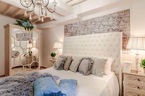 Casa Blanc in Lucca With 1 Bedrooms and 1 Bathrooms