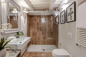 Casa Blanc in Lucca With 1 Bedrooms and 1 Bathrooms