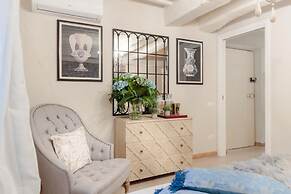 Casa Blanc in Lucca With 1 Bedrooms and 1 Bathrooms