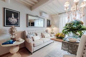 Casa Blanc in Lucca With 1 Bedrooms and 1 Bathrooms