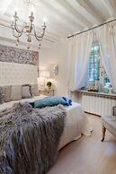 Casa Blanc in Lucca With 1 Bedrooms and 1 Bathrooms