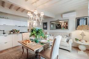 Casa Blanc in Lucca With 1 Bedrooms and 1 Bathrooms