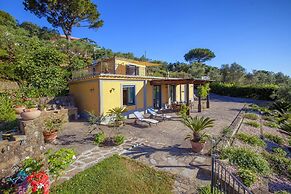 Villa dei Galli in Sant Agata sui Due Golfi