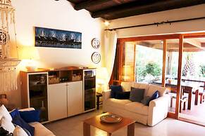Villino Kenzia 4 Bedrooms Apartment in Stintino