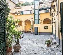 The Rock Apartment in Napoli