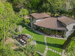 Co-d462-ariv21at - The Writer s Nest