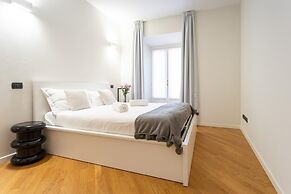 White Flat in Como City Center