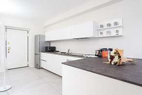 White Flat in Como City Center