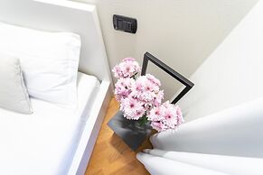 White Flat in Como City Center