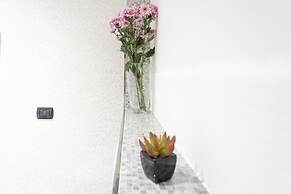 White Flat in Como City Center