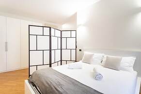 White Flat in Como City Center