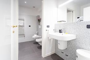 White Flat in Como City Center