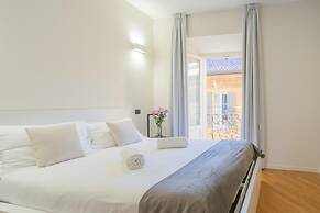 White Flat in Como City Center