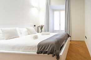 White Flat in Como City Center