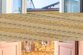 White Flat in Como City Center