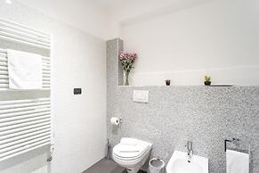 White Flat in Como City Center