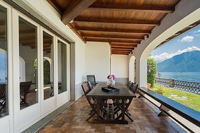 Villa Bianca - Front Lake Pool