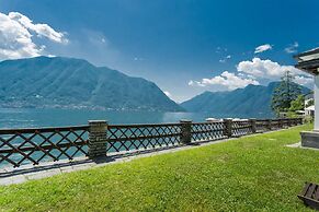 Villa Bianca - Front Lake Pool