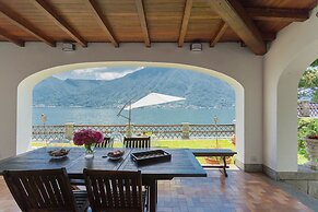 Villa Bianca - Front Lake Pool
