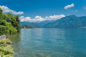 Villa Bianca - Front Lake Pool