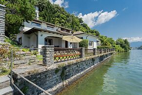 Villa Bianca - Front Lake Pool