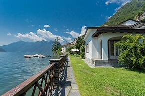 Villa Bianca - Front Lake Pool