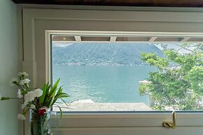 Villa Bianca - Front Lake Pool