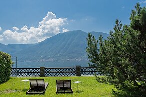 Villa Bianca - Front Lake Pool