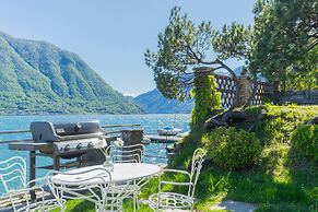 Villa Bianca - Front Lake Pool