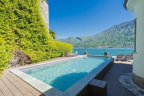 Villa Bianca - Front Lake Pool