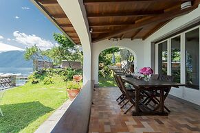 Villa Bianca - Front Lake Pool