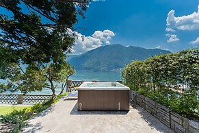 Villa Bianca - Front Lake Pool