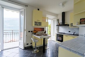 Co-b730-alem2bt - Lovely Apartment Overlooking the Lake