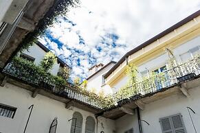 Co-c933-pvol10a1 - Shades Of Como With Private Terrace