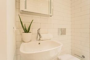 Co-e405-regi74a1 - Your Private Harbour Nearby George Clooney